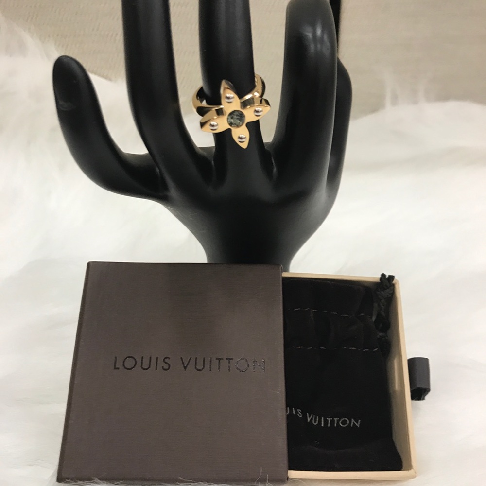Louis Vuitton Love letters ring size M